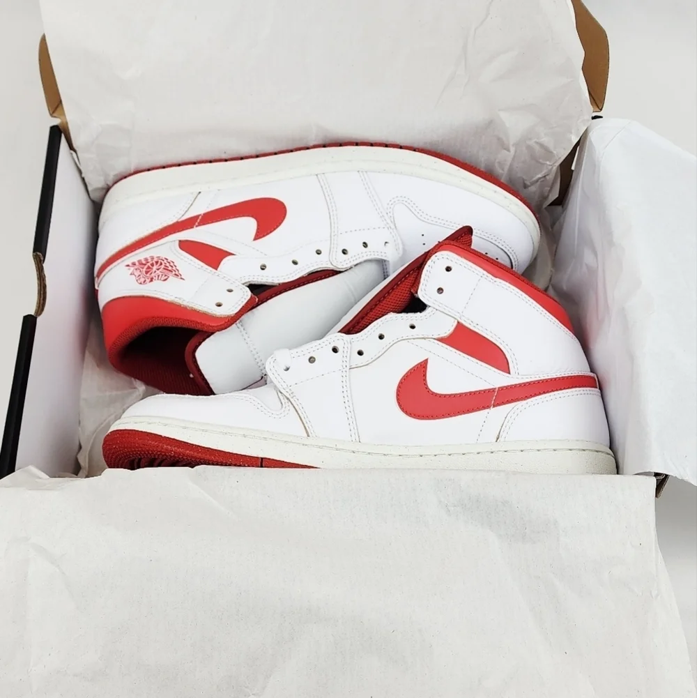 Air Jordan 1 Mid SE Sneakers White/Dune Red/Sail/Lobster